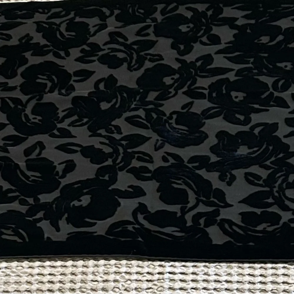 Black Floral Velvet Wrap for an Elegant Evening Dress - Picture 1 of 3